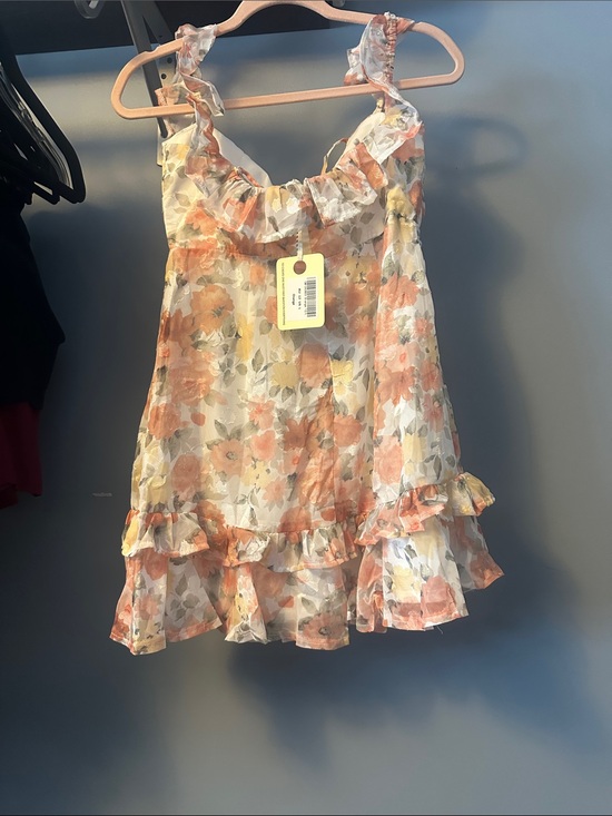 Selfie Leslie Dresses & Skirts - Selfie Leslie Peach Floral Mini Dress with Ruffles